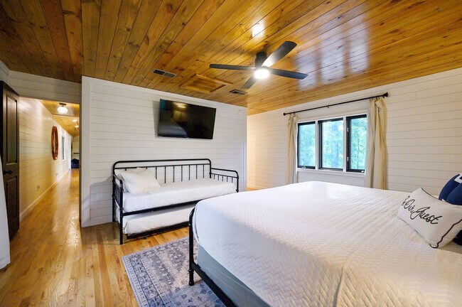 Building Photo - 47 White Pne Rd