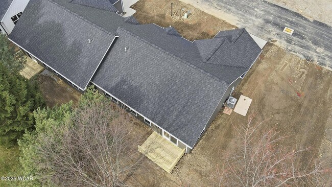 Building Photo - 2888 Lake Cir Dr