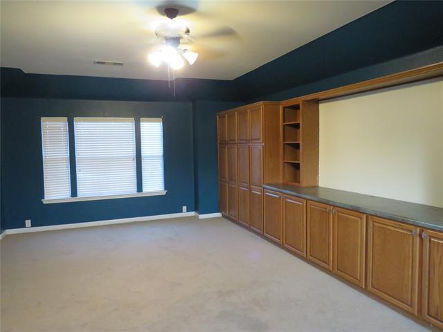 Building Photo - 7585 Ravenhill Dr