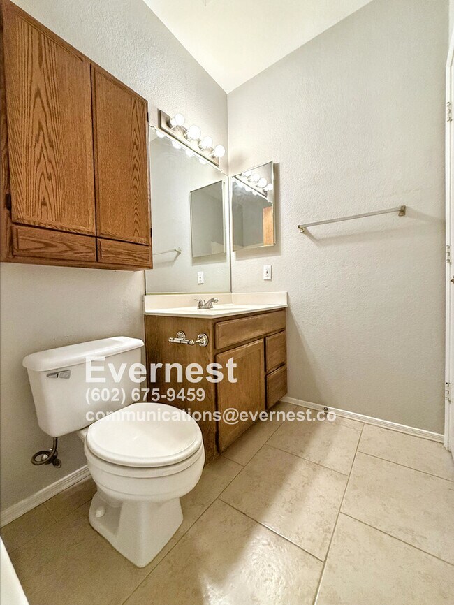 Building Photo - 3-Bedroom Home Near Schools and Everyday E...