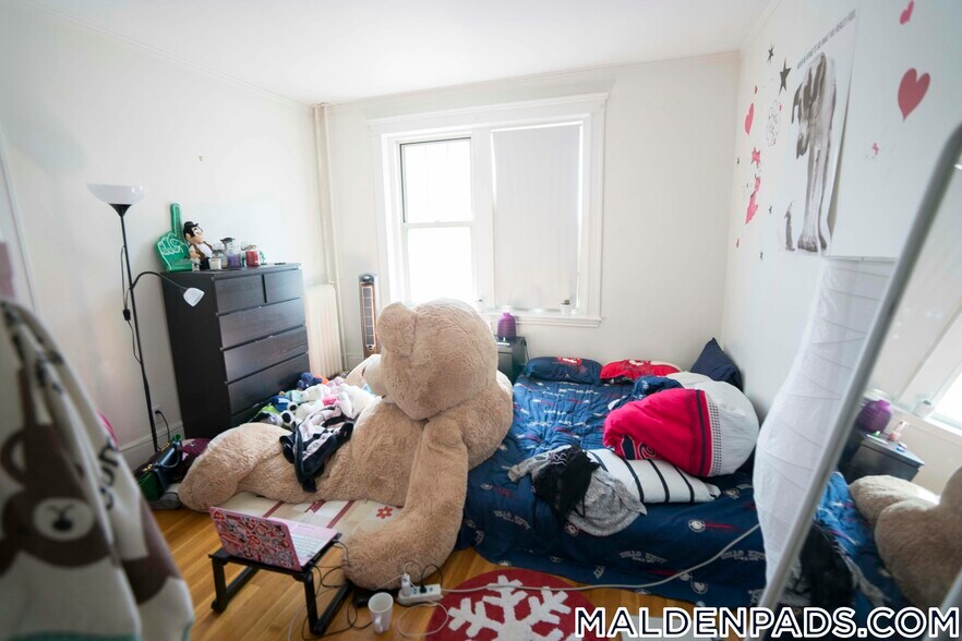 Building Photo - 90 Maple St