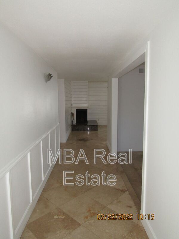 Building Photo - 2802 E Weldon Ave