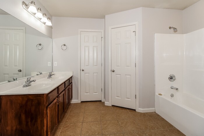 Building Photo - 362 Meadow Creek Dr