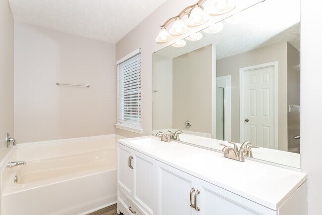 Building Photo - 236 Vineyard Ridge Dr