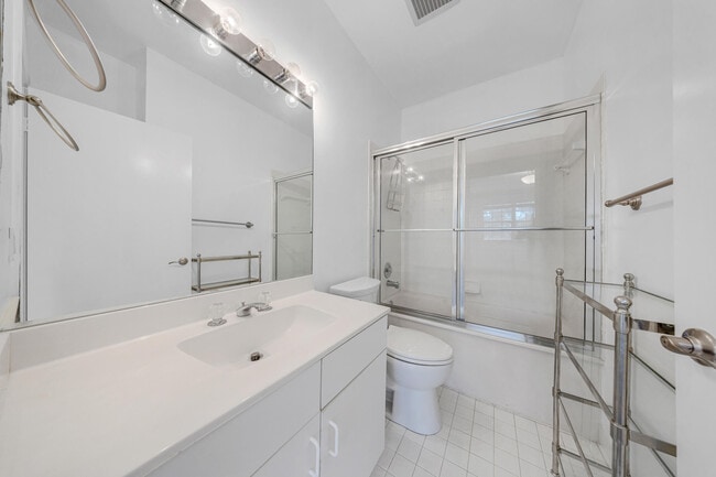 Building Photo - 4106 Carriage Dr