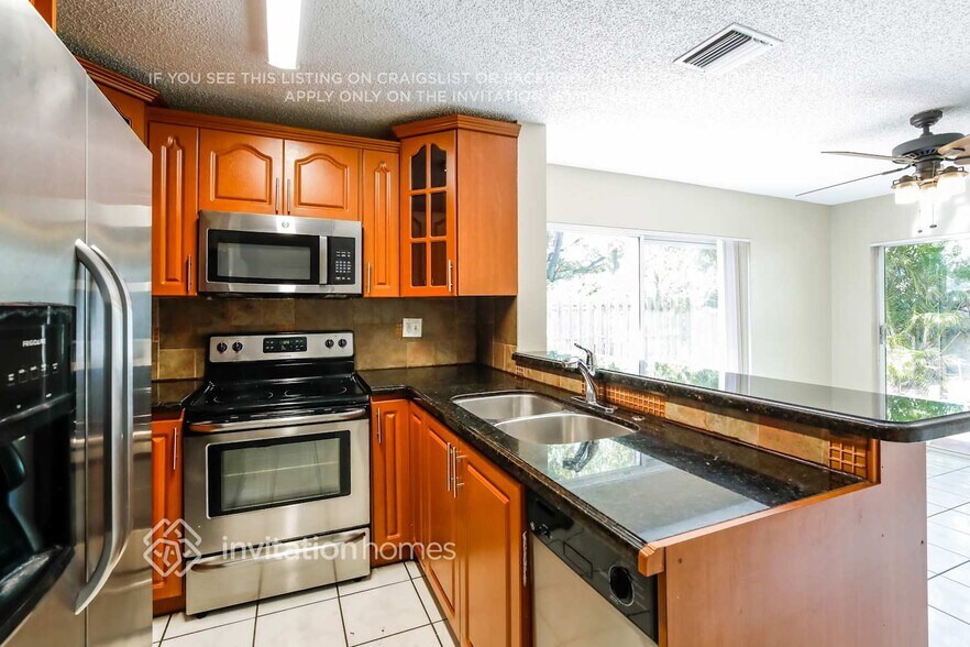 Building Photo - 10111 NW 57th Terrace