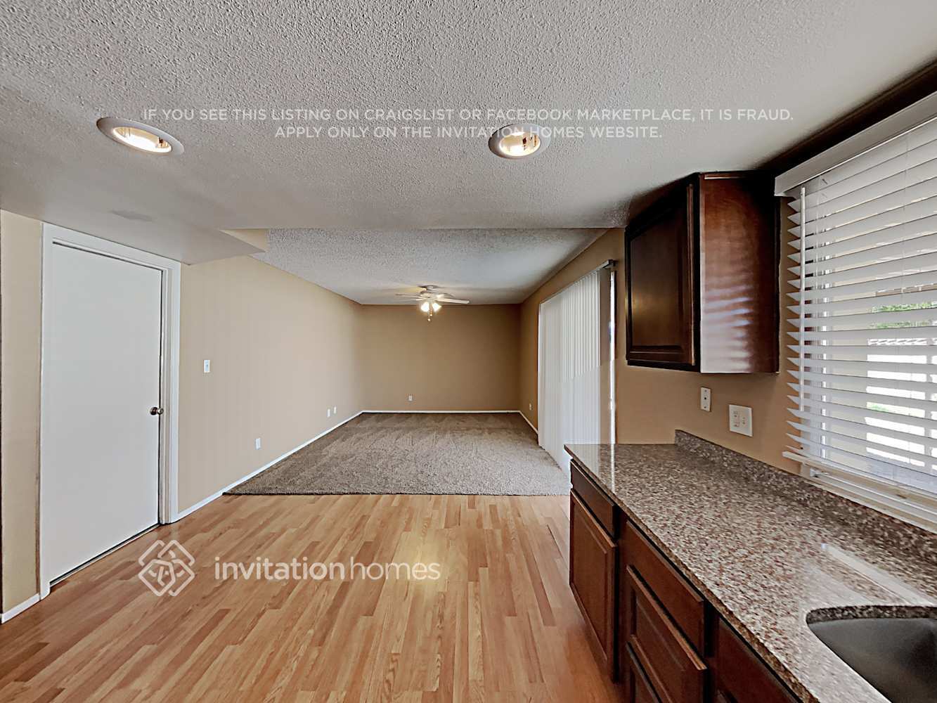 Building Photo - 4602 W Paradise Dr