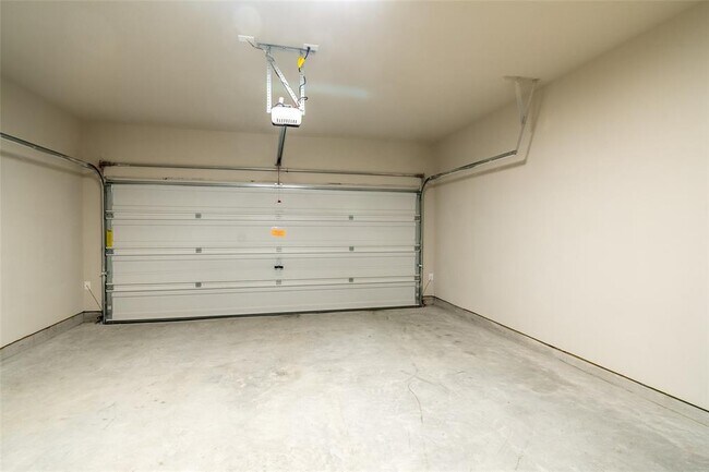 Building Photo - 12502 Llano Estacado Dr