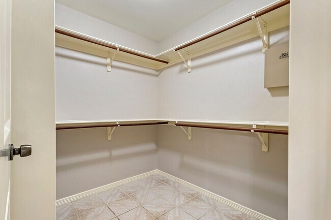 Building Photo - 3 Bed/2.5 Bath/2 Car Garage off Bass Blvd. in Harlingen