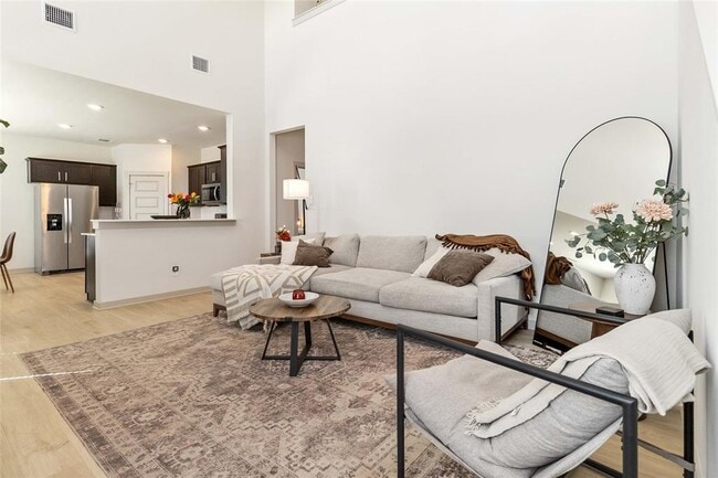 Primary Photo - 105 New Hvn St