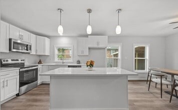 Building Photo - 309 Cody St