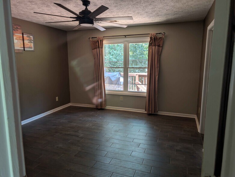 Building Photo - 5464 Hunnington Mill Dr