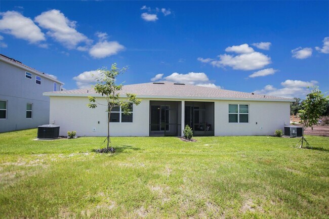 Building Photo - 3 Bedroom 2 Bath Villa in Oak Tree Pointe for RENT!