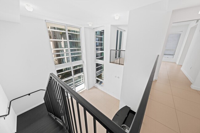 Building Photo - 300 S Biscayne Blvd