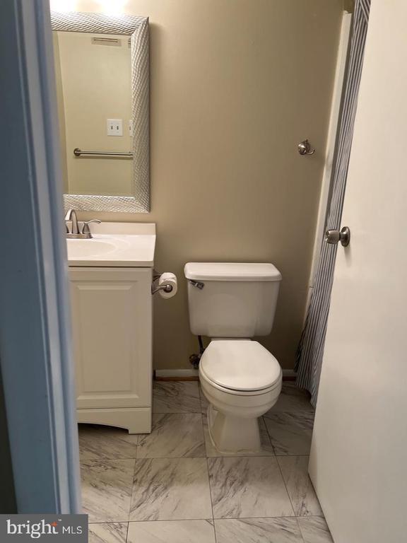 Building Photo - 8357 Claremont Woods Dr