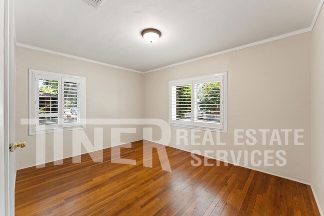 Building Photo - 705 Orange Grove Way