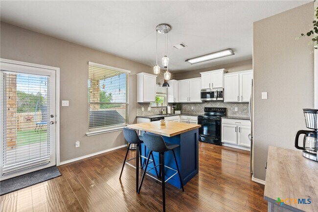 Building Photo - 5221 Cicero Dr