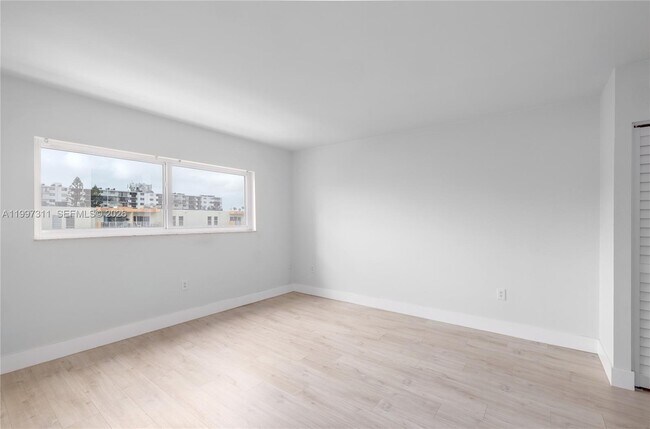 Building Photo - 3626 NE 168th St