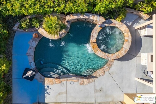 Building Photo - 81 Claret