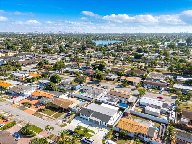 Building Photo - 864 W 69th Pl