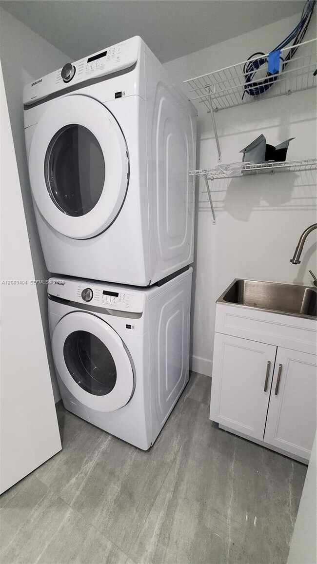 Building Photo - 40 SW 34th Ave