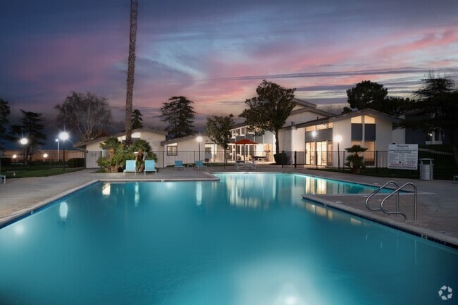 Front Pool - Chaparral Apartments