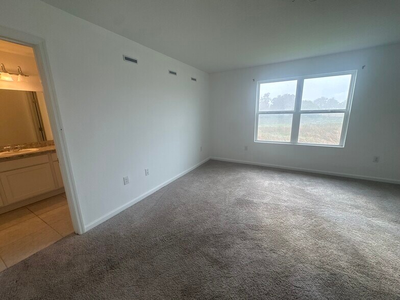 Building Photo - 3238 Vesara Dr