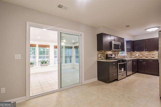 Building Photo - 1351 Omie Way