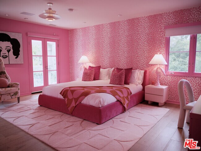 Building Photo - 661 Doheny Rd