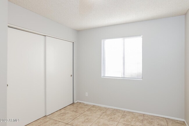 Building Photo - 7719 W Clayton Dr