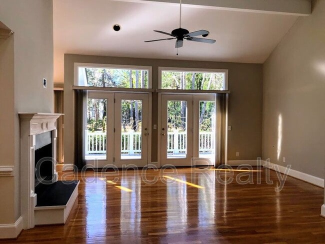 Building Photo - 1016 Creekside Ln