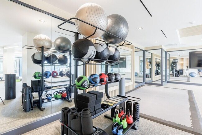 Building Photo - 2425 Peachtree Rd