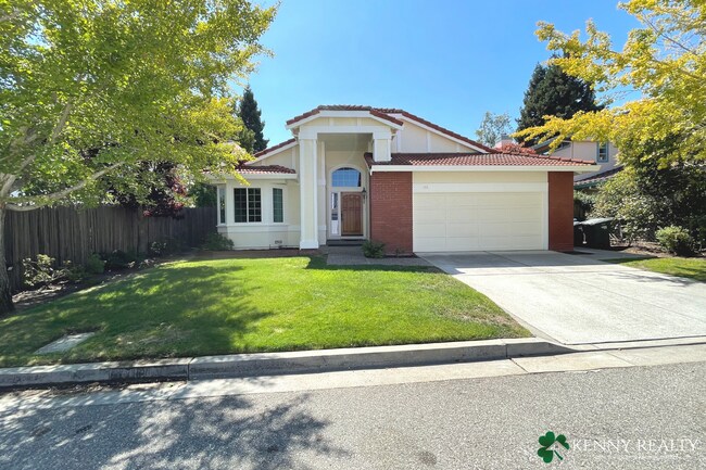 Building Photo - Stunning 3 Bedroom, 2 Bathroom Home in San Carlos
