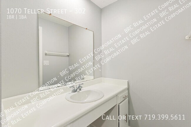 Building Photo - 1070 Teller St