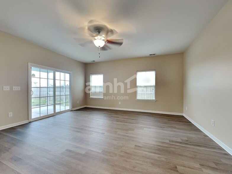 Building Photo - 183 Charlesfort Way