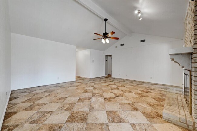Building Photo - 1317 Meadgreen Cir