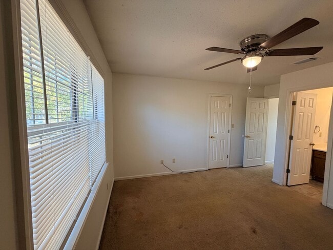 Building Photo - 2206 Pulaski Cir