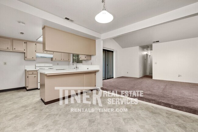 Building Photo - 9282 Corinthian Cir