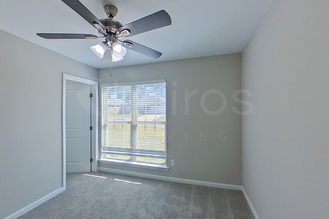 Building Photo - 724 Park Ln