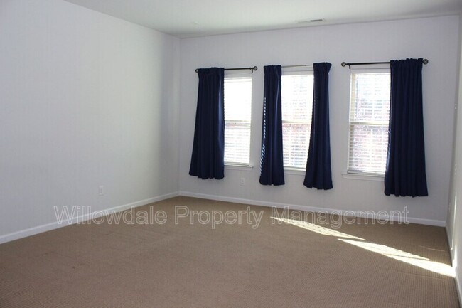 Building Photo - 200 Birdsgrove Ct