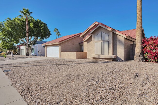 Primary Photo - Beautiful 3 Bed Home in Scottsdale with Pr...