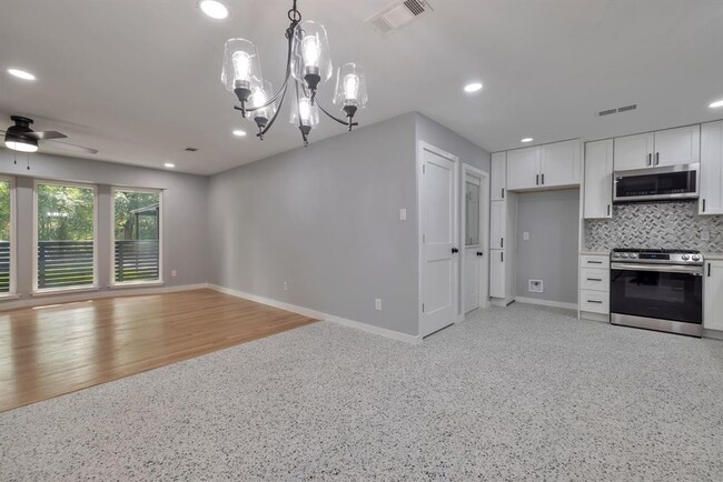Building Photo - 4946 Lamonte Ln