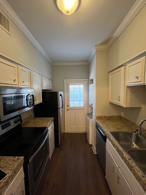 Building Photo - 4349 Bellaire Dr S