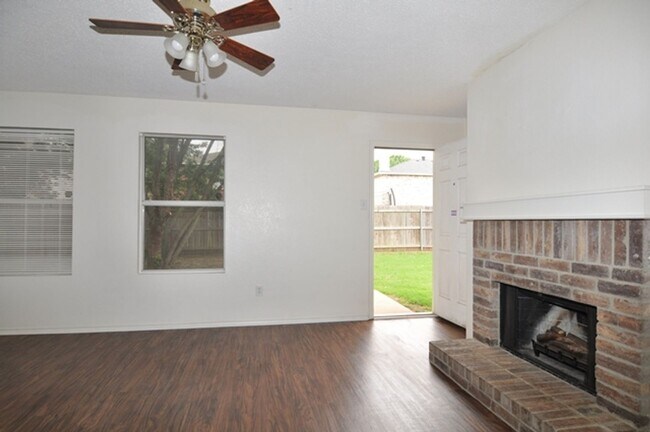 Building Photo - 2971 Celian Dr