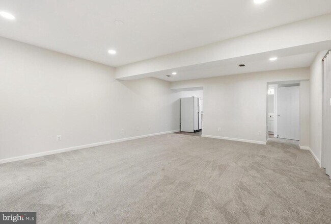 Building Photo - 7691 Northern Oaks Ct