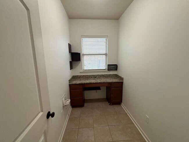 Building Photo - 510 Greenwich Dr