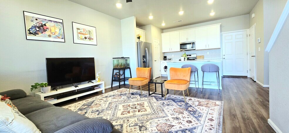 Living - 5051 S Robb Ct