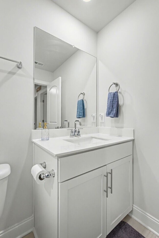 Building Photo - 3 BED 2.5 BATH TOWNHOME ON THE WEST SIDE OF LEBANON!