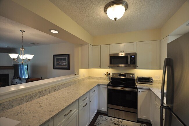 Building Photo - 181 Riverside Townhouses Rd