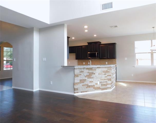 Building Photo - 14904 Riverside Dr